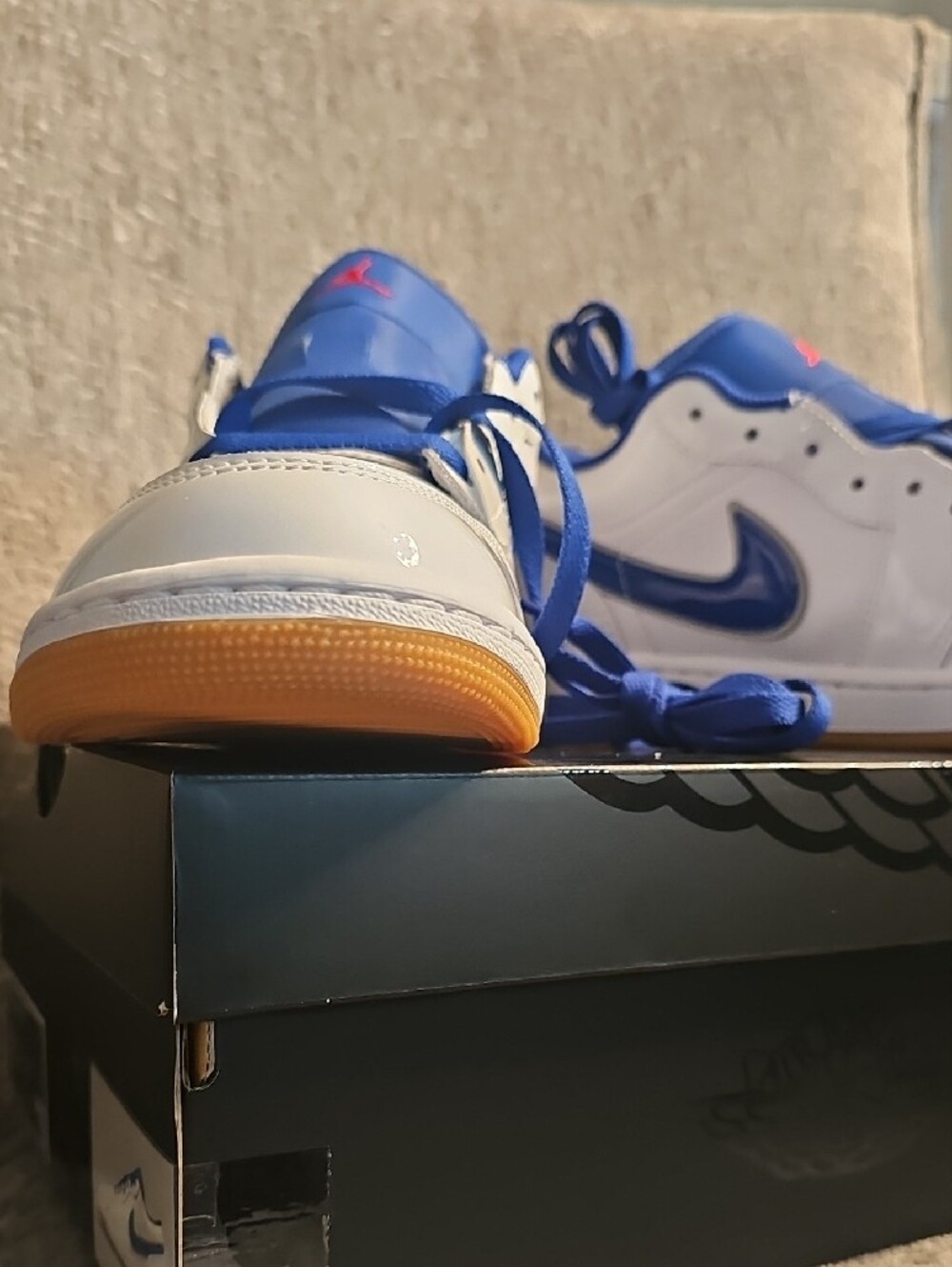 Air Jordan 1 Low SE - Picture 3 of 7